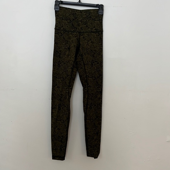 l Wunder Under Pant (Hi-Rise)
Pencil Lace Brave Olive Black - Picture 3 of 4
